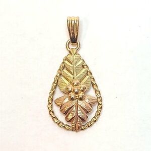 10K Black Hills Gold Pendant 0.6g Yellow & Rose Gold Leaf Teardrop 7/8” Two Tone